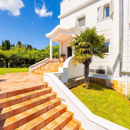 Noulia Villa *